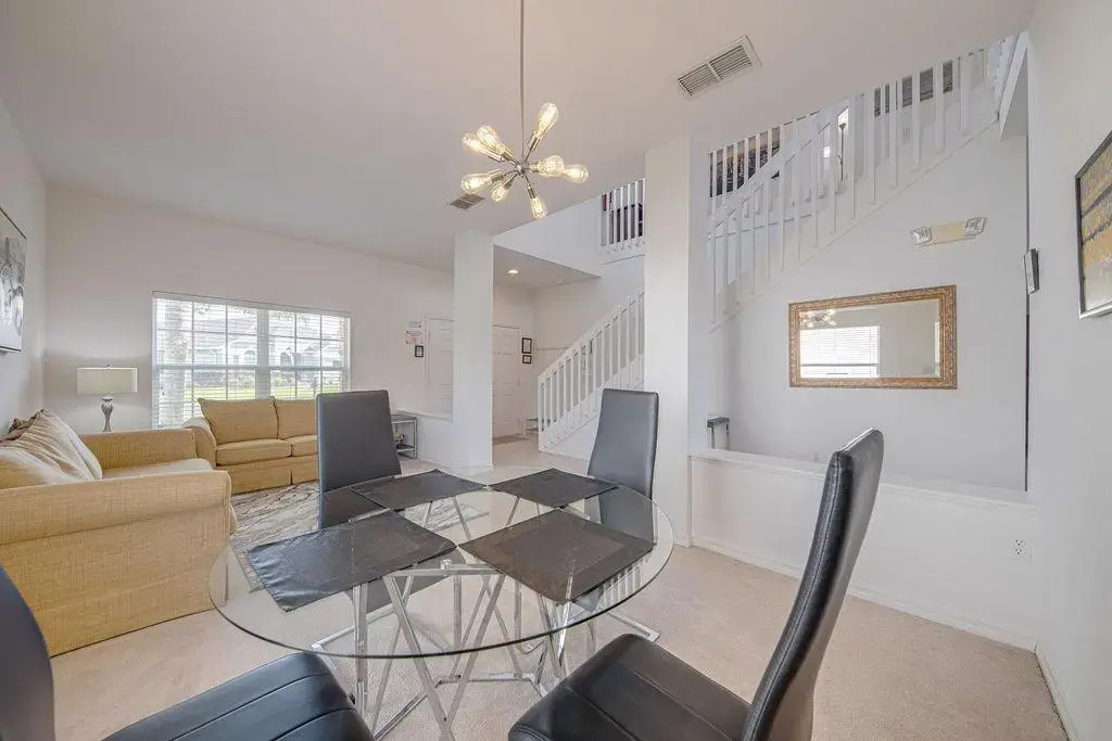 Newly Decorated 2023 5 Bedroom Private Home, Davenport, US
