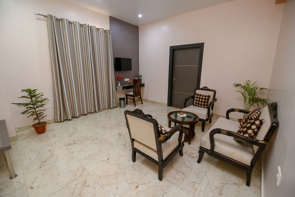 Hotel Jataka Inn