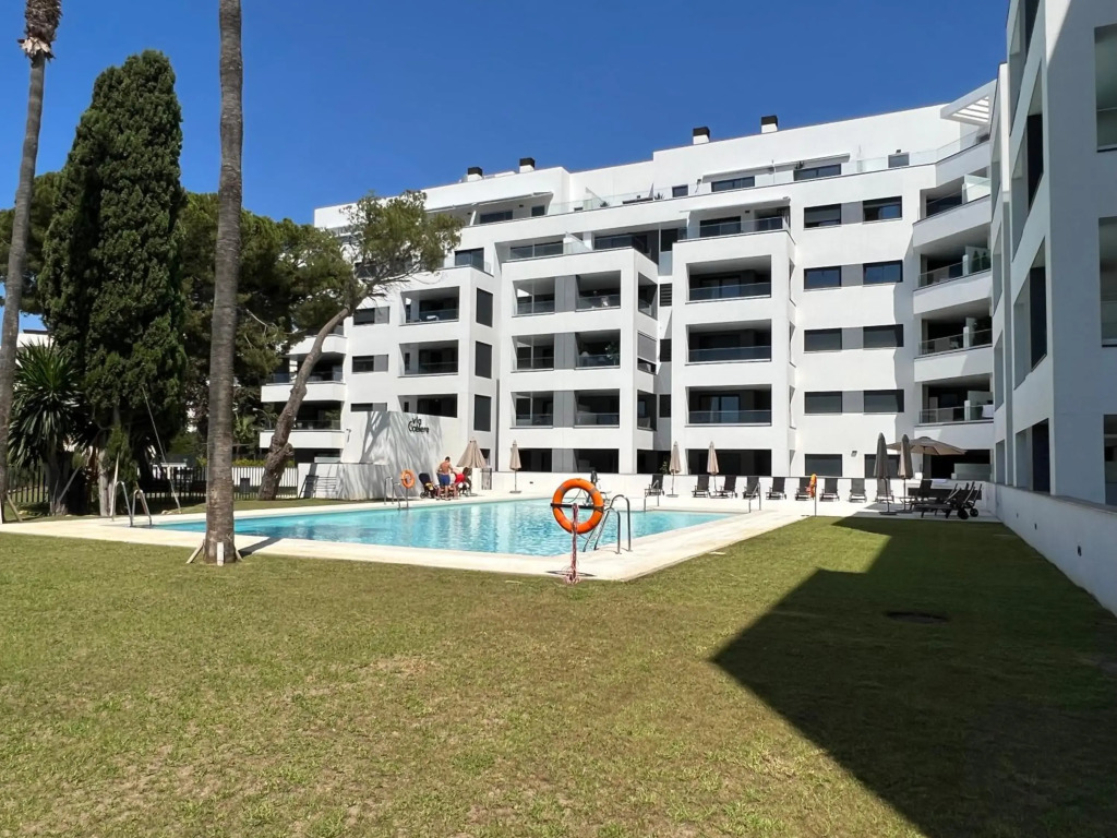 New build modern ap 4 min walk to the beach and Marbella old town