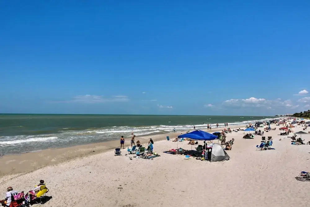 Updated Dtwn Naples Condo: Across From Beach!