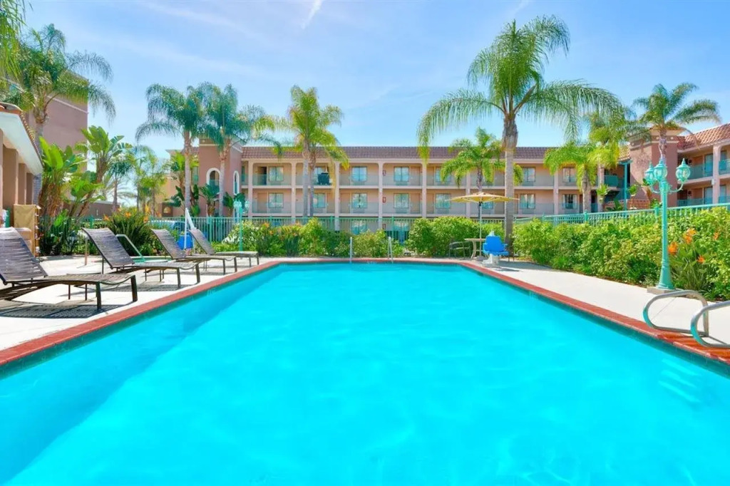 Cortona Inn and Suites Anaheim Resort