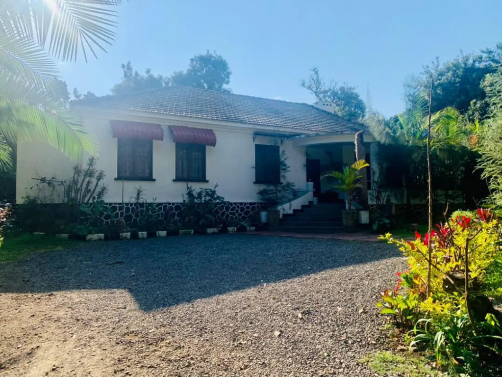 Maura Apartments & Lodge
