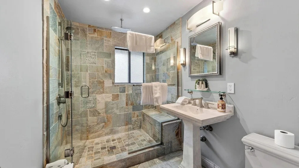 Incline Pines Retreat by Avantstay Private Hot Tub + Wraparound Deck + Views Near Dining and Shops