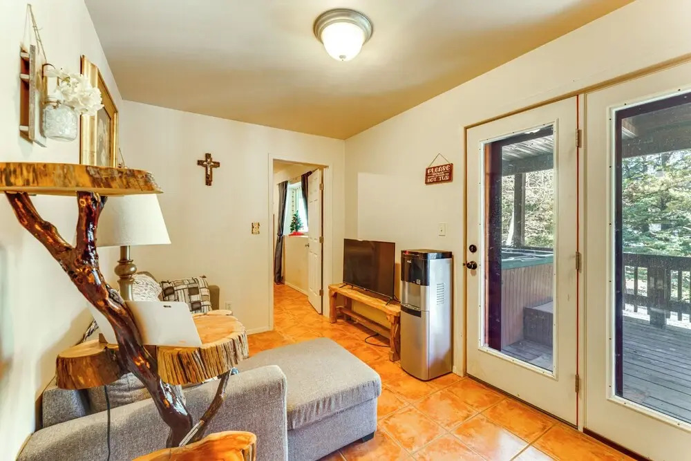 3 Mi to Angel Fire Resort! Quaint Apt on 2 Acres