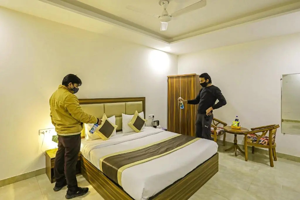 Fabhotel White House Bnb