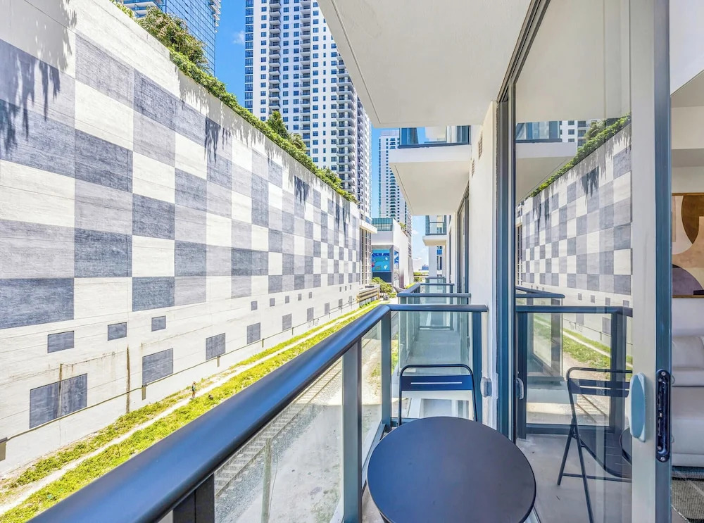 Elite 1BR & Rooftop Pool in Miami