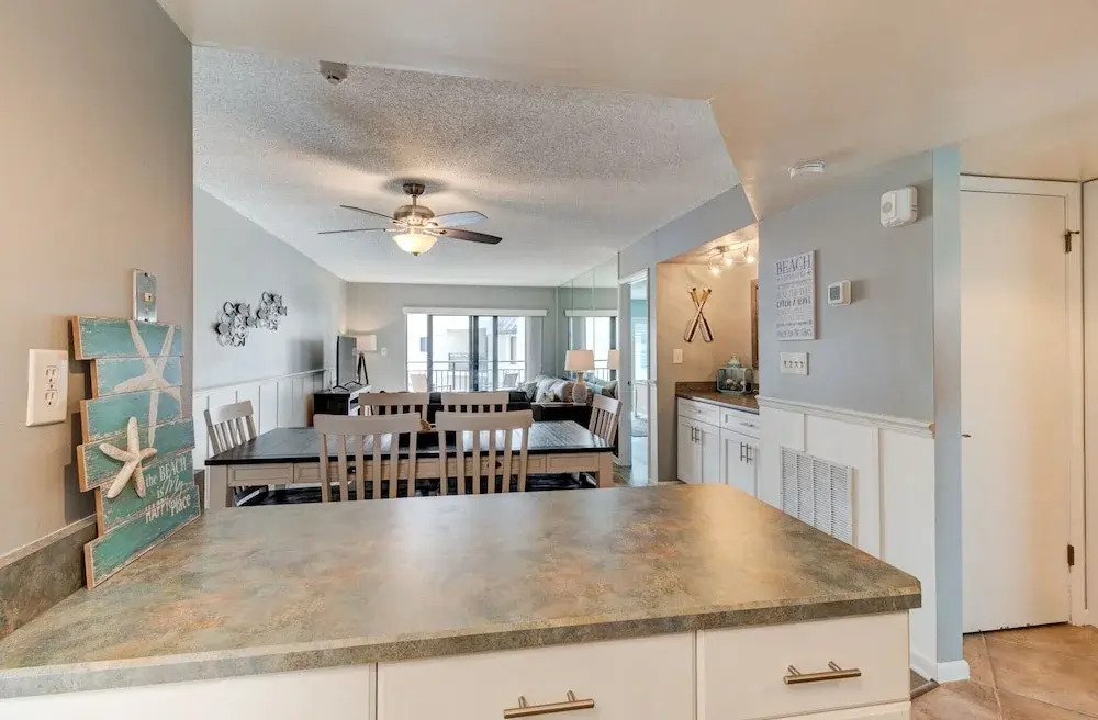 Sunny Ormond Beach SOB Condo, Pool, No Drive Beach