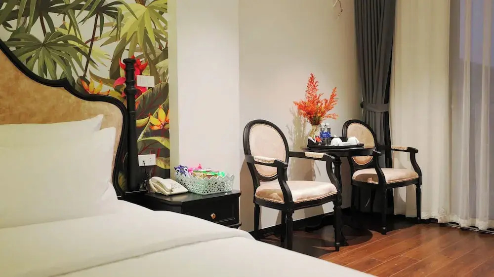 Royal Hotel - Trinh Van Bo, Nam Tu Liem