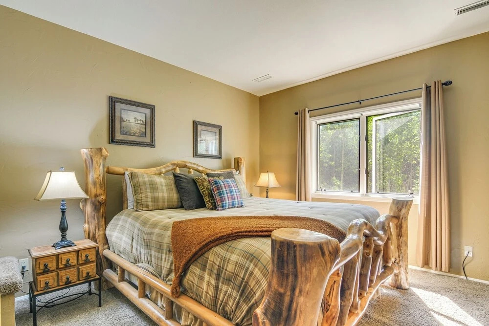 Spacious Brian Head Mtn Getaway w/ Hot Tub!