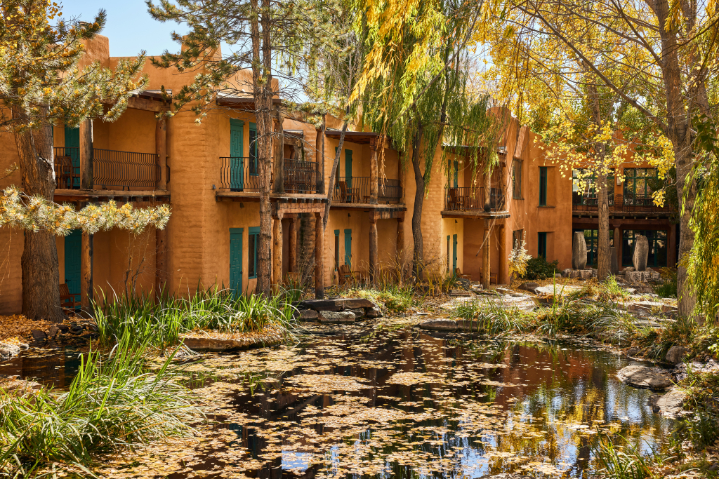 El Monte Sagrado Living Resort & Spa