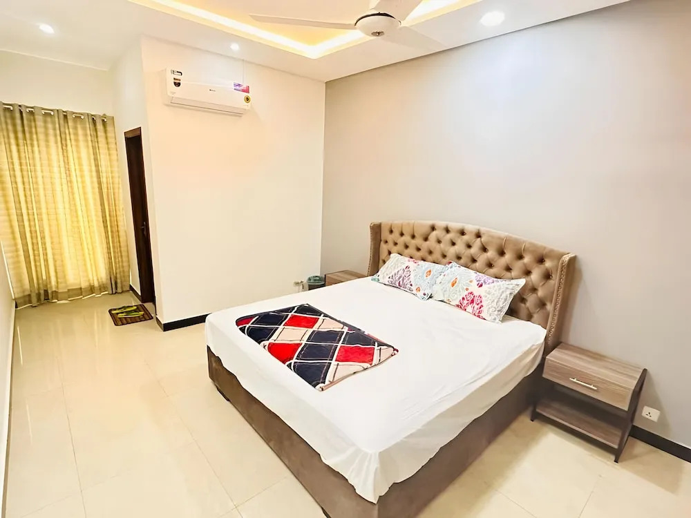 Holidazzle Lodge Islamabad