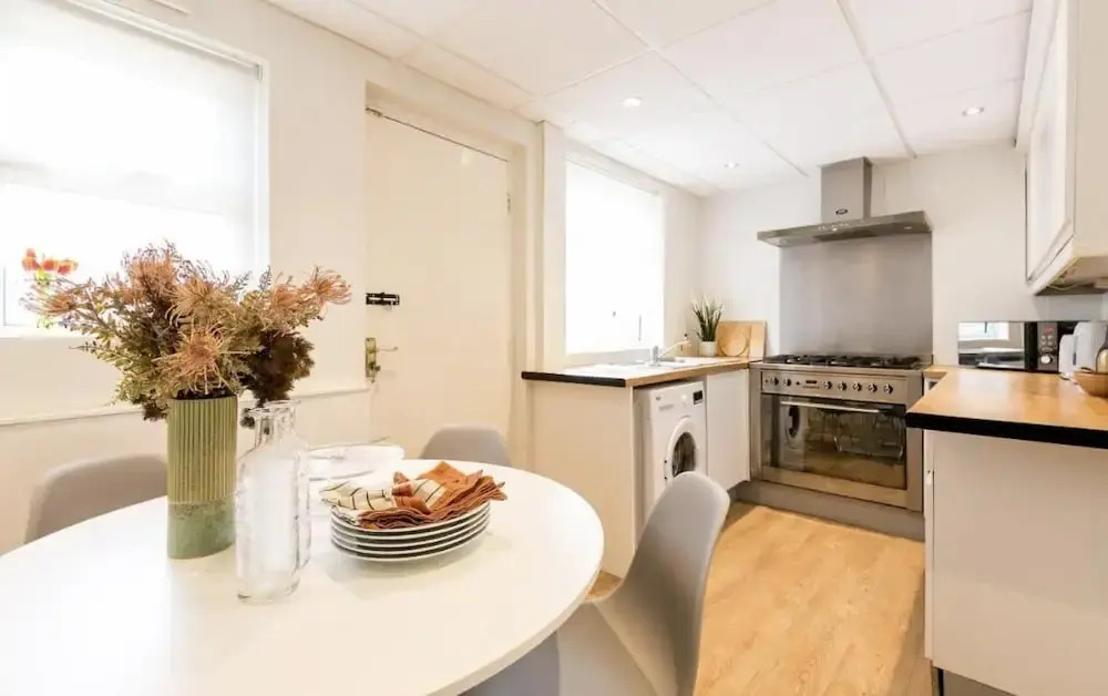 Spacious 4 Bedroom House Sleeps 8