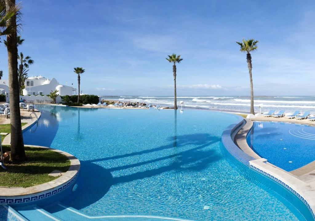 L Amphitrite Palace Beach Resort & Spa