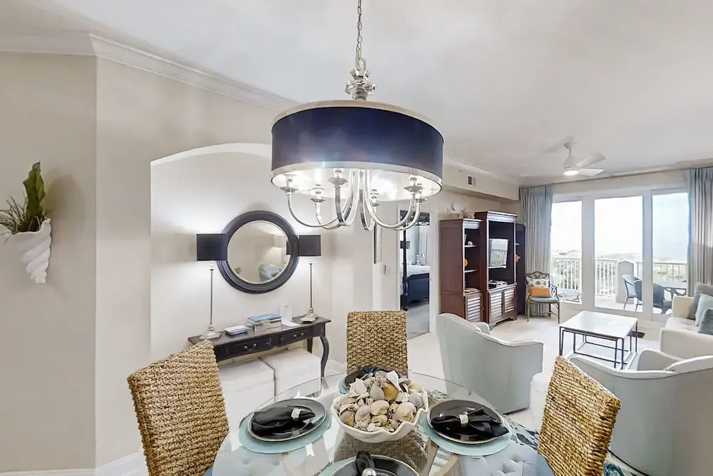 Luxurious Oceanfront Condo With Private Balcony, 2 Pools, and Beach Access