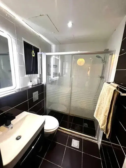 Spacious Amman flat with garden and Pool
