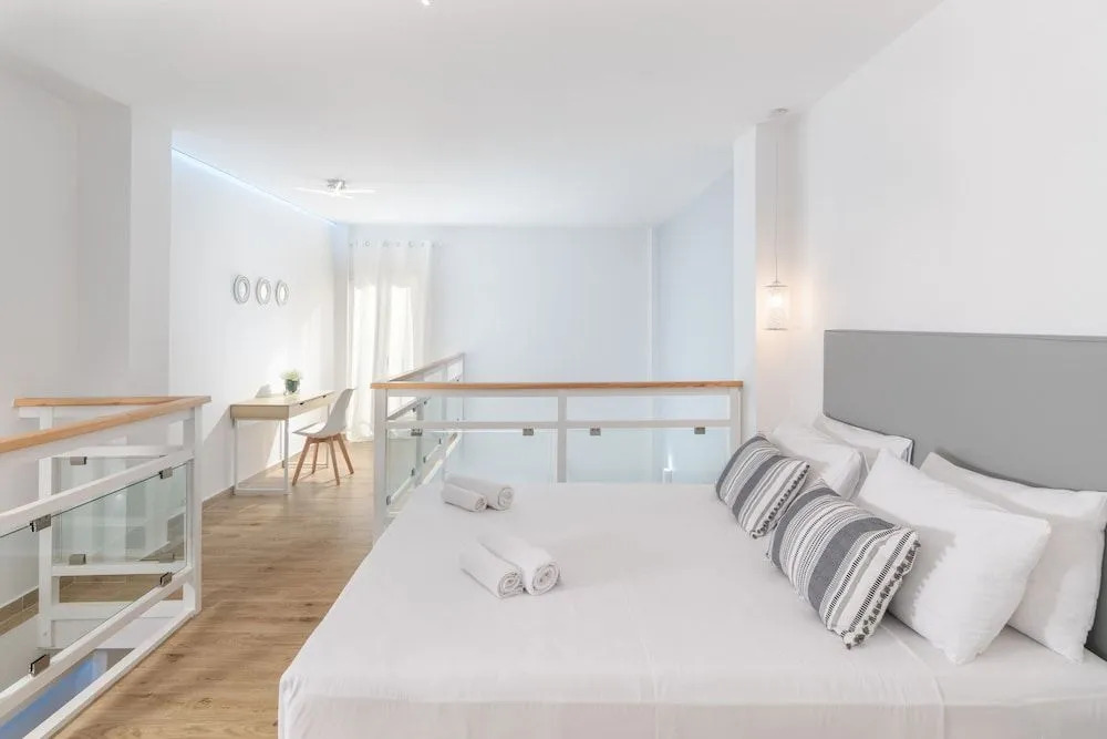 La Luna Suites