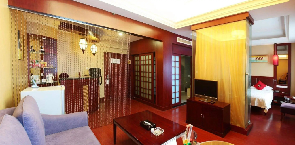 Shandong International Hotel (Jinan Quancheng Square Daming Lake Branch)