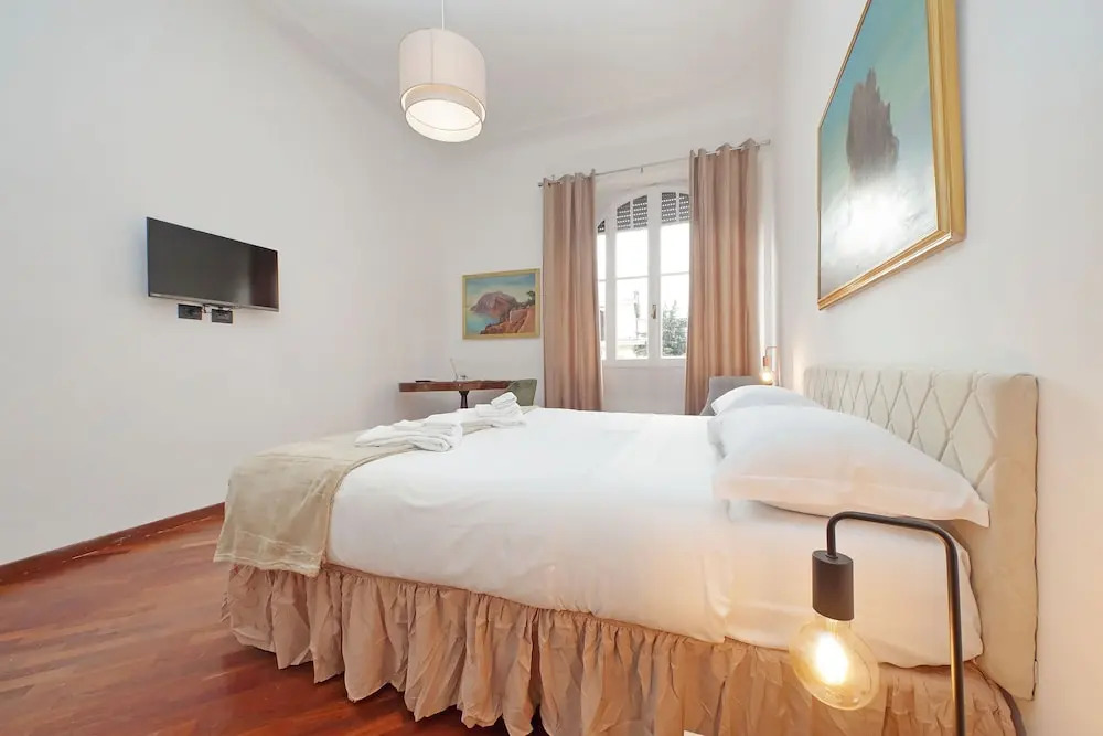 Giuliana Giant Apartment
