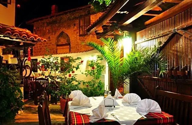 Family Hotel and Restaurant Varosha 2003