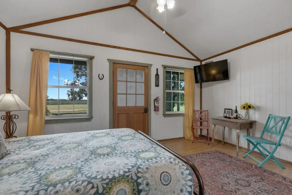 New! Stunning Ranch on 33 Acres W/hottubs&fire-pit
