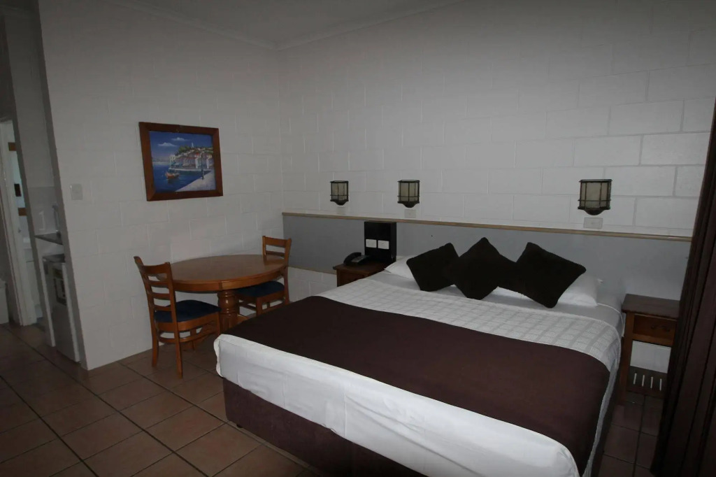 Colonial Rose Motel