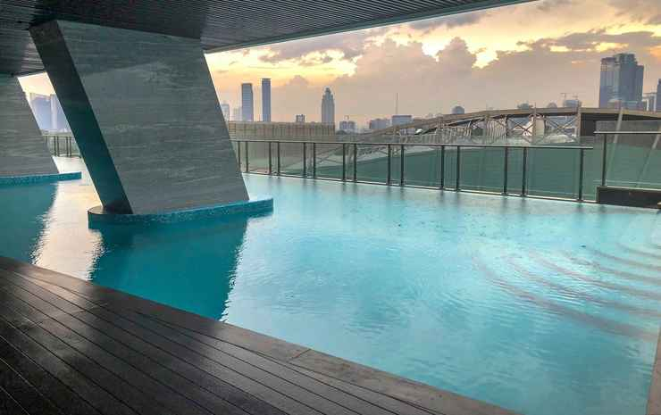 Homey and Tranquil Studio Menteng Park Apartment By Travelio