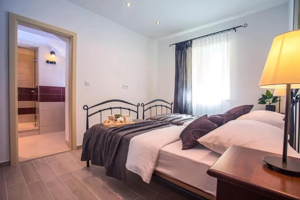 Villa Maruncela with sea and island views, 5 bedrooms, private pool, gym