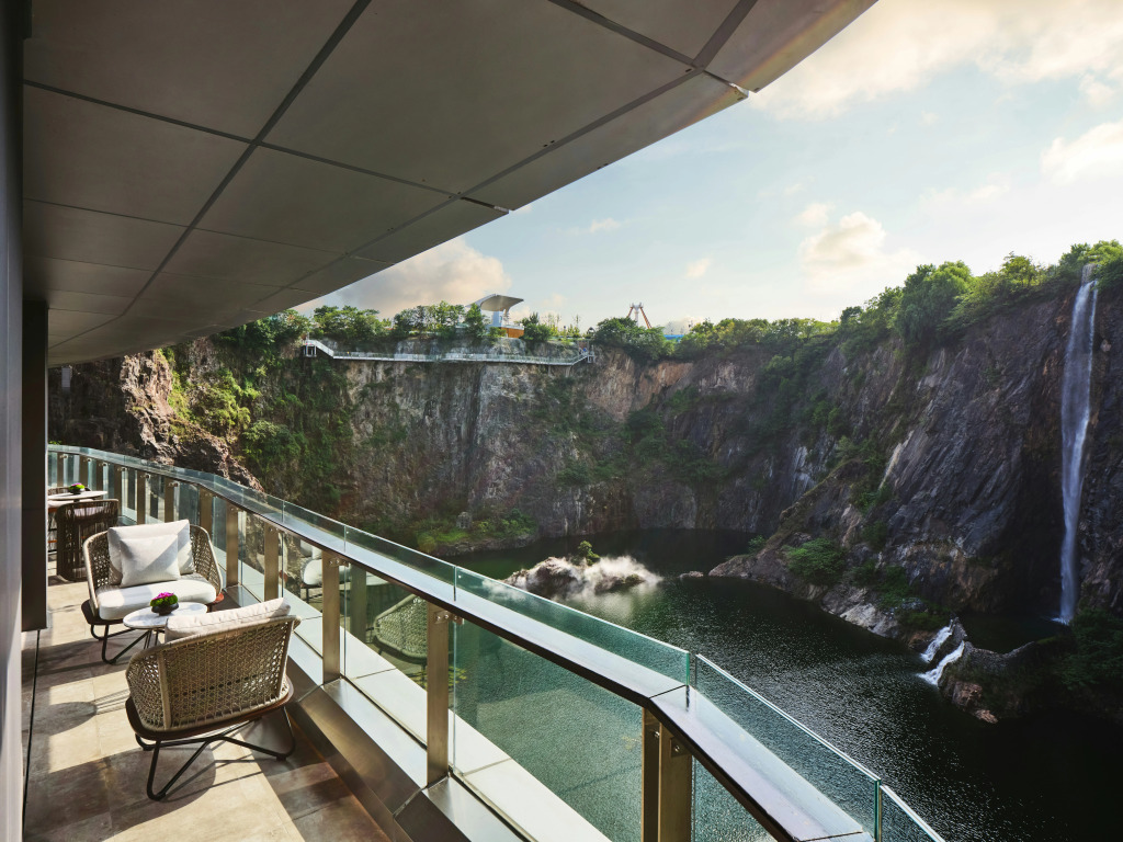 InterContinental Shanghai Wonderland by IHG