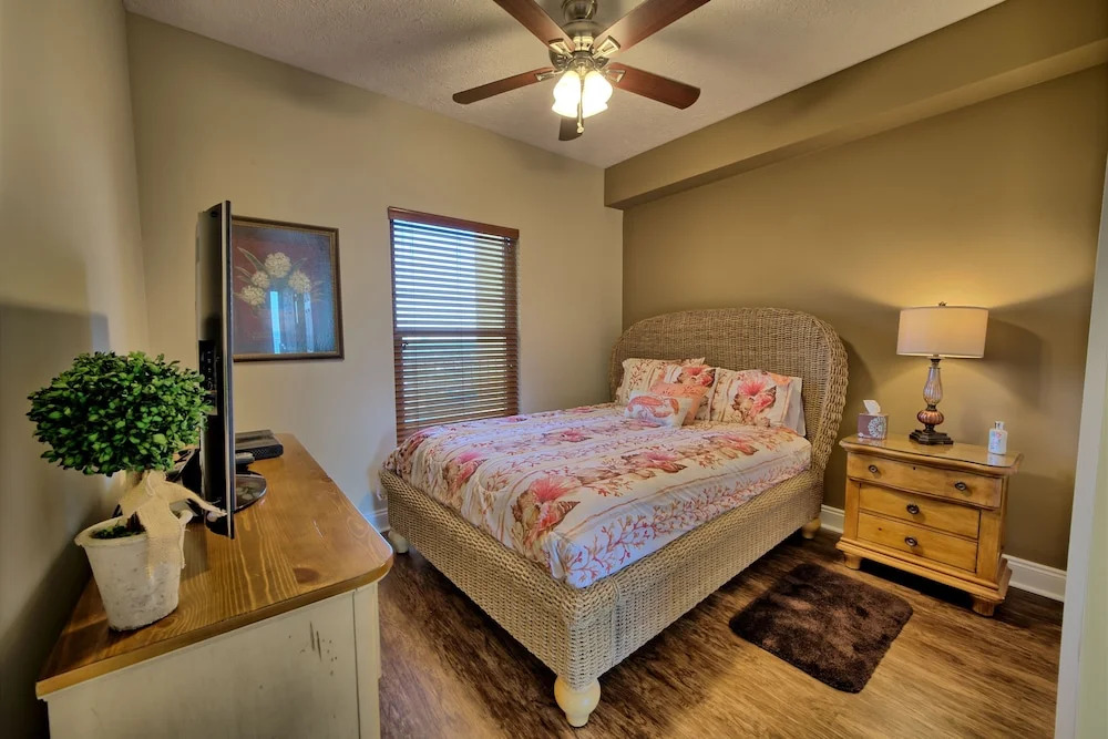 Roomy Oceanfront Condo with Breathtaking View and Beachside Pool - Unit 1906 by RedAwning