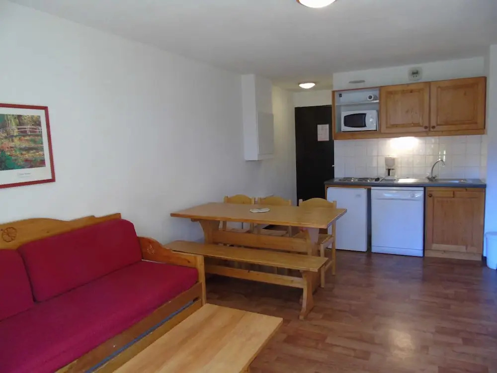 Lou Services Apartment CB43 LSI 001