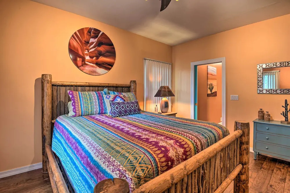 Shared Backyard & Hot Tub: Restful Mesa Retreat!