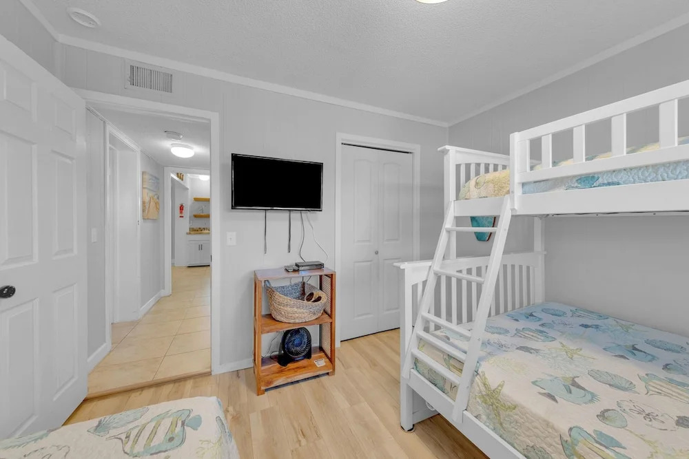 Aqua Vista Retreat 2 BDR in Spectacular Resort!