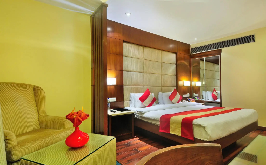 Hotel Aura - 05 Mins from New Delhi Railway Station & Connaught Place