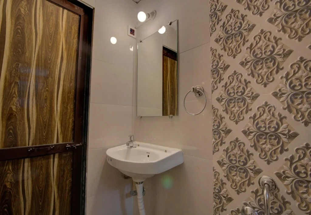 Ashu Bini Hospitality Gokul Dham Film City By OYO Rooms