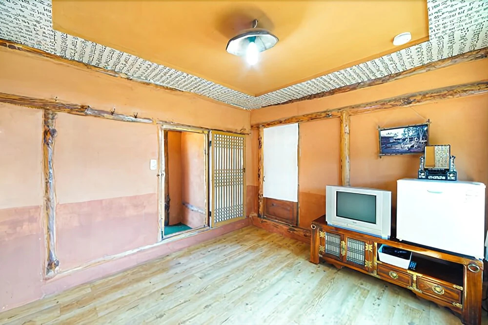 Seogwipo Pyeonwoon Sanjang Pension