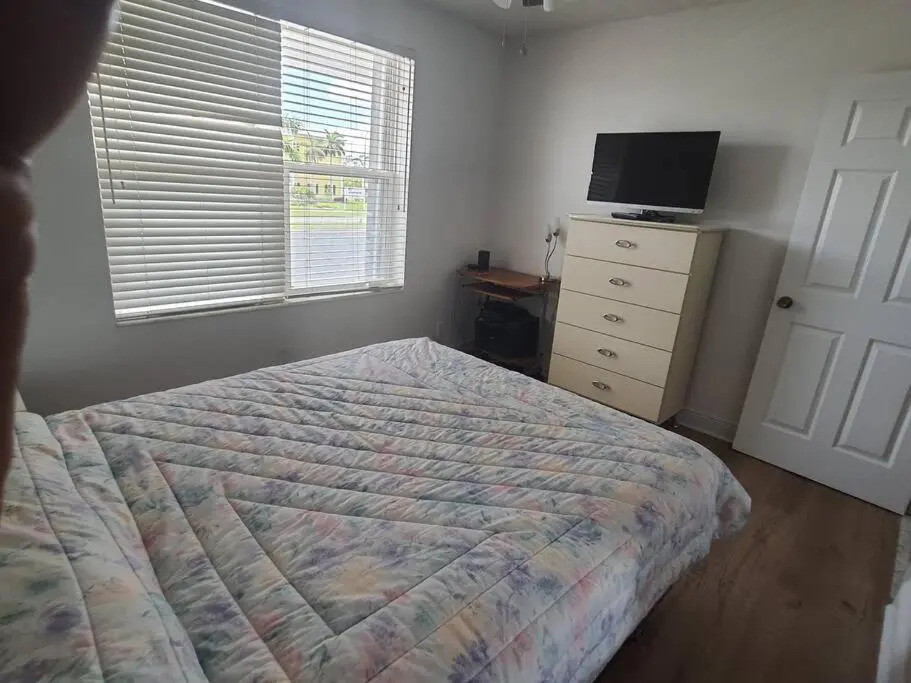 Contemporary 2-bed 2-bath condo