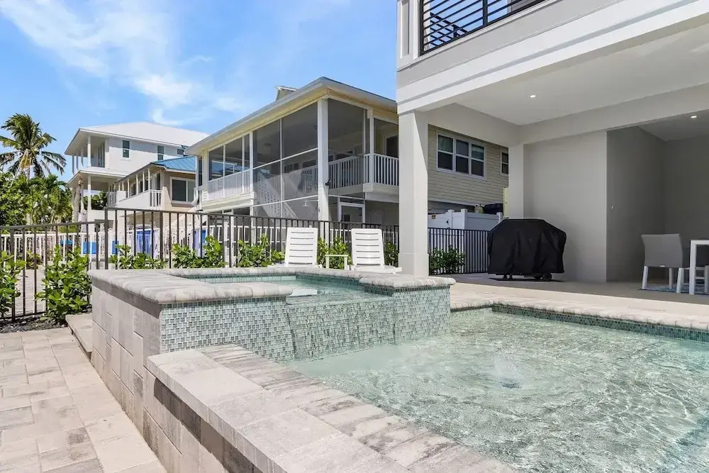 261/265 Canal Estates: 12br, Pools & Spas, Water Views 11 Bedroom Home