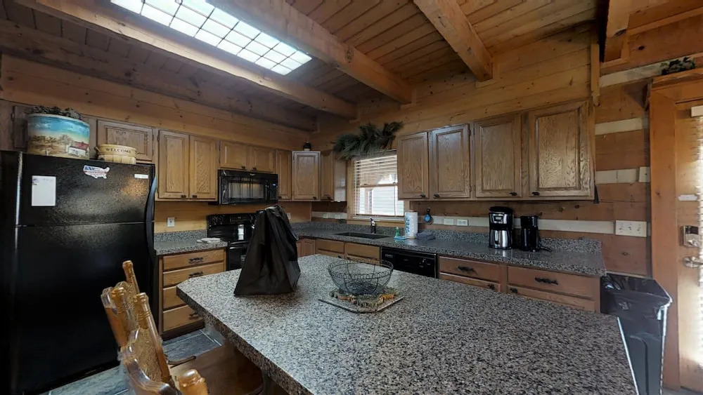 Dogwood Acre 3 Bedroom Cabin by RedAwning