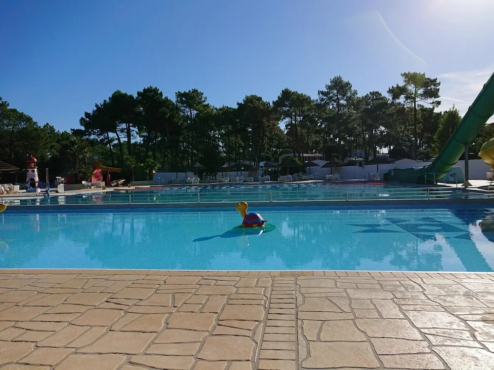 Property With 2 Bedrooms in Les Mathes, With Pool Access and Furnished