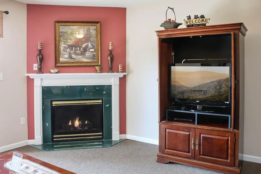 Whispering Pines 513
