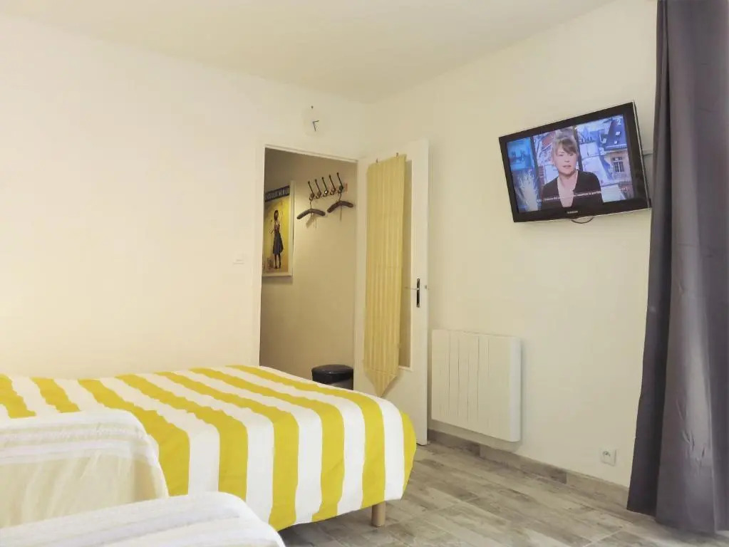 5 toits et mois Studio 2 pers Parking privatif Balcon et WIFI 10 mn plage et centre ville a pied