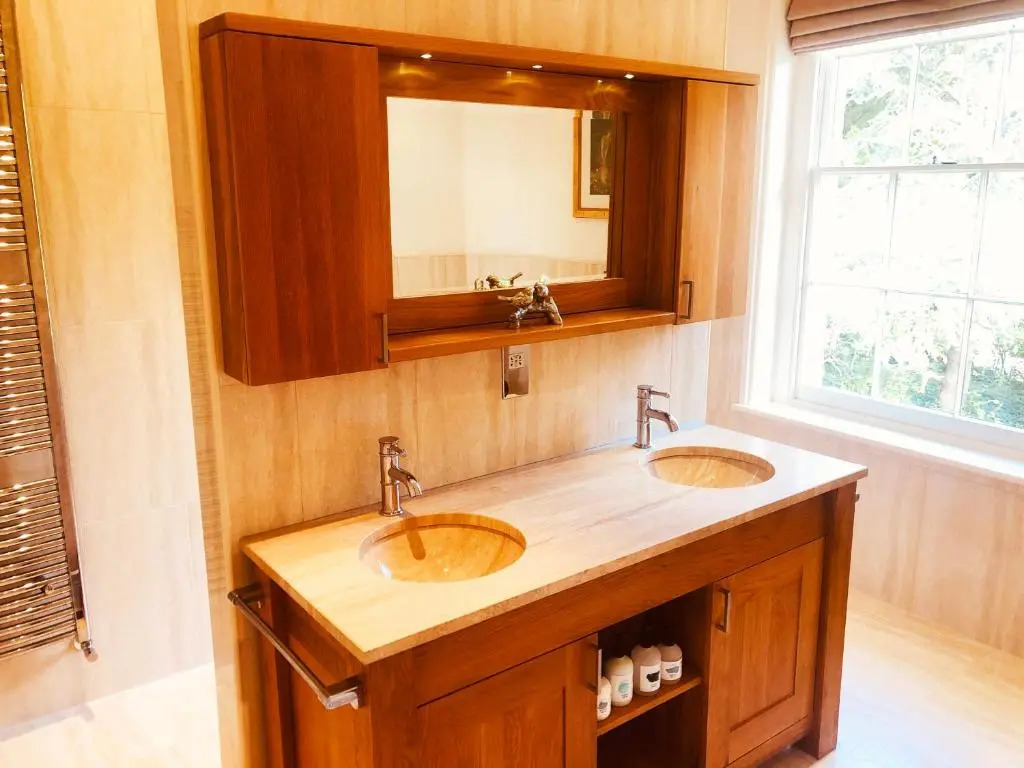 Somerleyton Meadows - The Hideaway Hut & Hot Tub