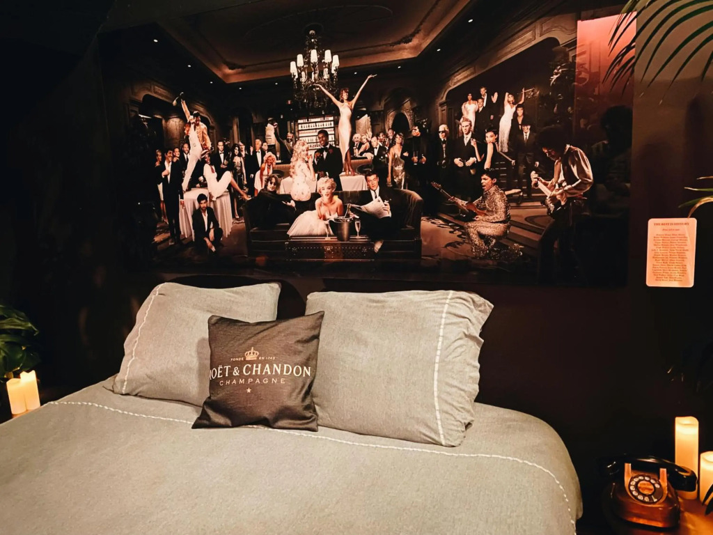 CoCo Paradiso suite - DJ booth, bar, cinema, terrace, bathtub, kingsize bed