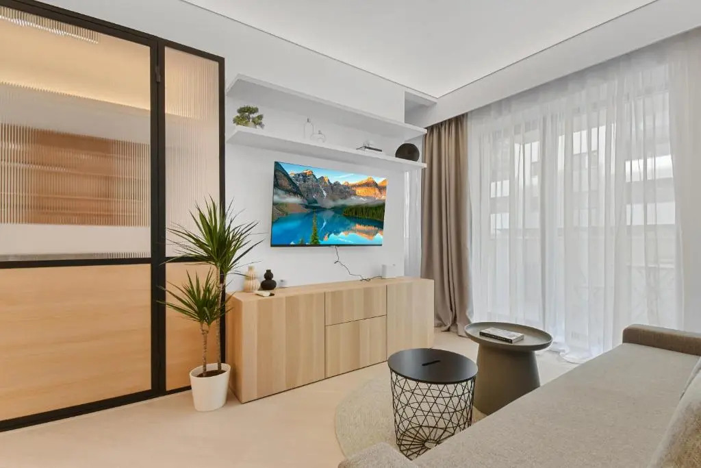 Cortina North 1BR Ap with parking and self check in