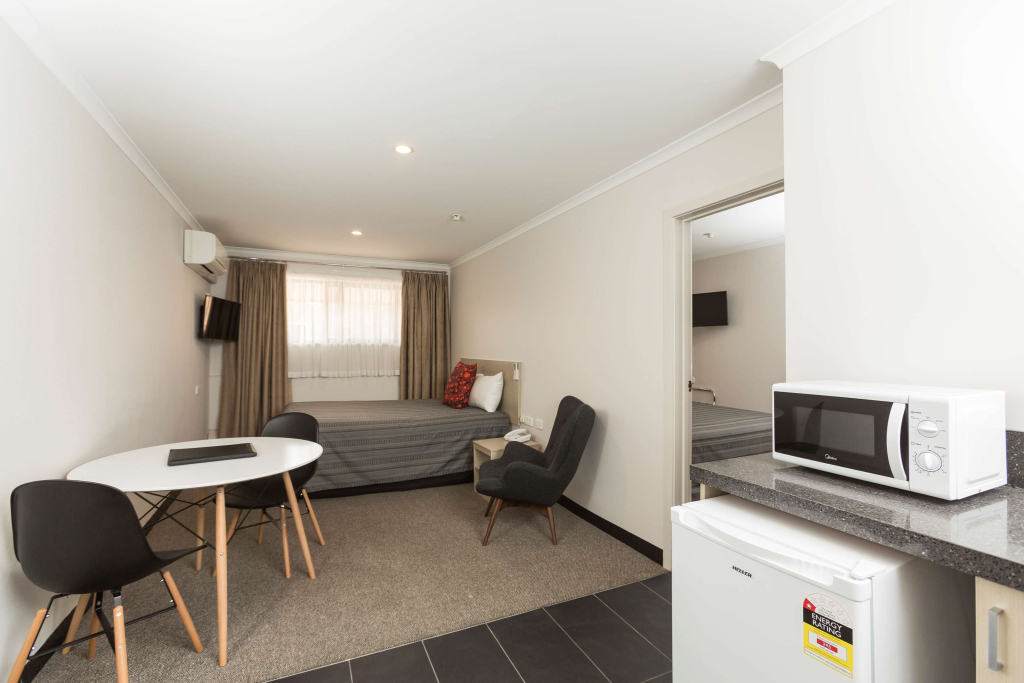 Belconnen Way Hotel & Serviced Apartments