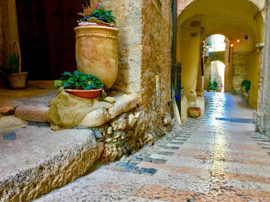 LE TORRI Riviera-Holiday
