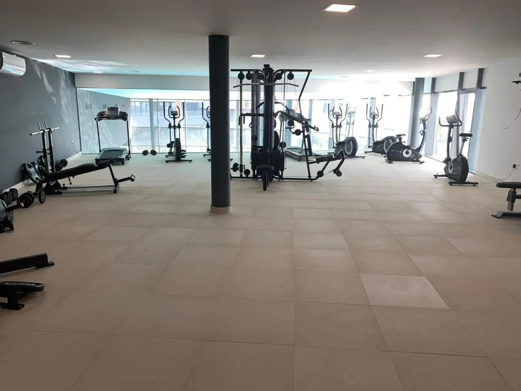 BRAND NEW STUNNING 3 BED RAISED GROUND FLOOR APARTMENT WITH SEA & POOL & MOUNTAIN VIEW INDOOR & OUTDOOR SWIMMING POOLS & GYM WALKING DISTANCE TO BEACH PORT Casa Casu Estepona