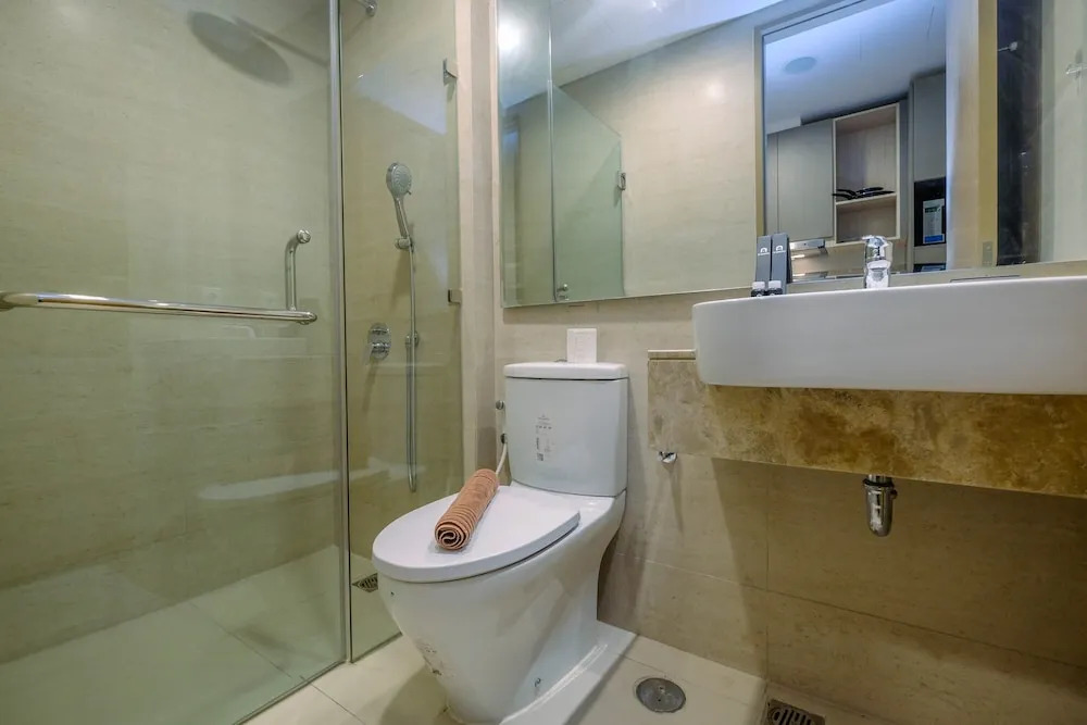 Cozy Gold Coast Studio Apartment with Pool and Sea View
