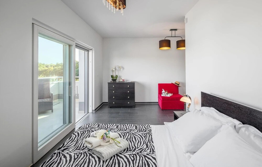 Awesome Home In Liznjan