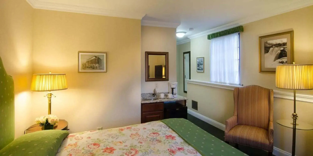 Red Coach Inn